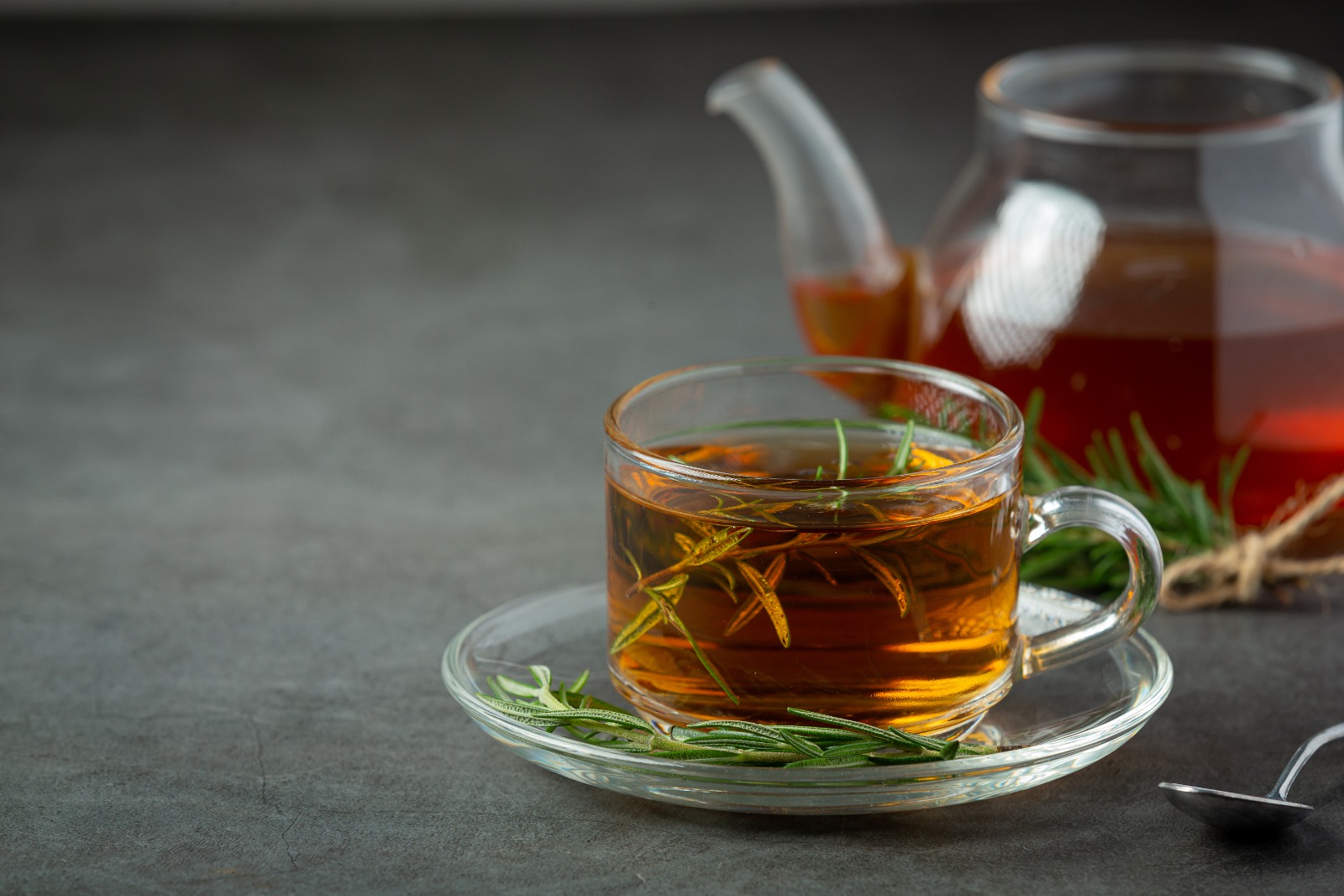¿Por qué tomar té de romero?